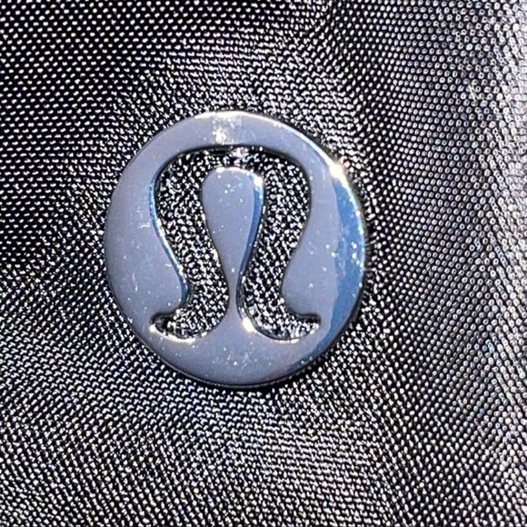 NWT Lululemon Everywhere Belt Bag *Wordmark - Picture 6 of 10